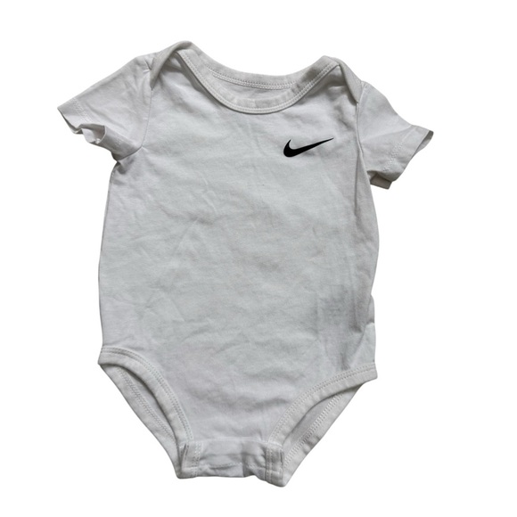 Nike Swoosh White Onesie Short Sleeve Baby Boy Girl Size 6M - Picture 1 of 3